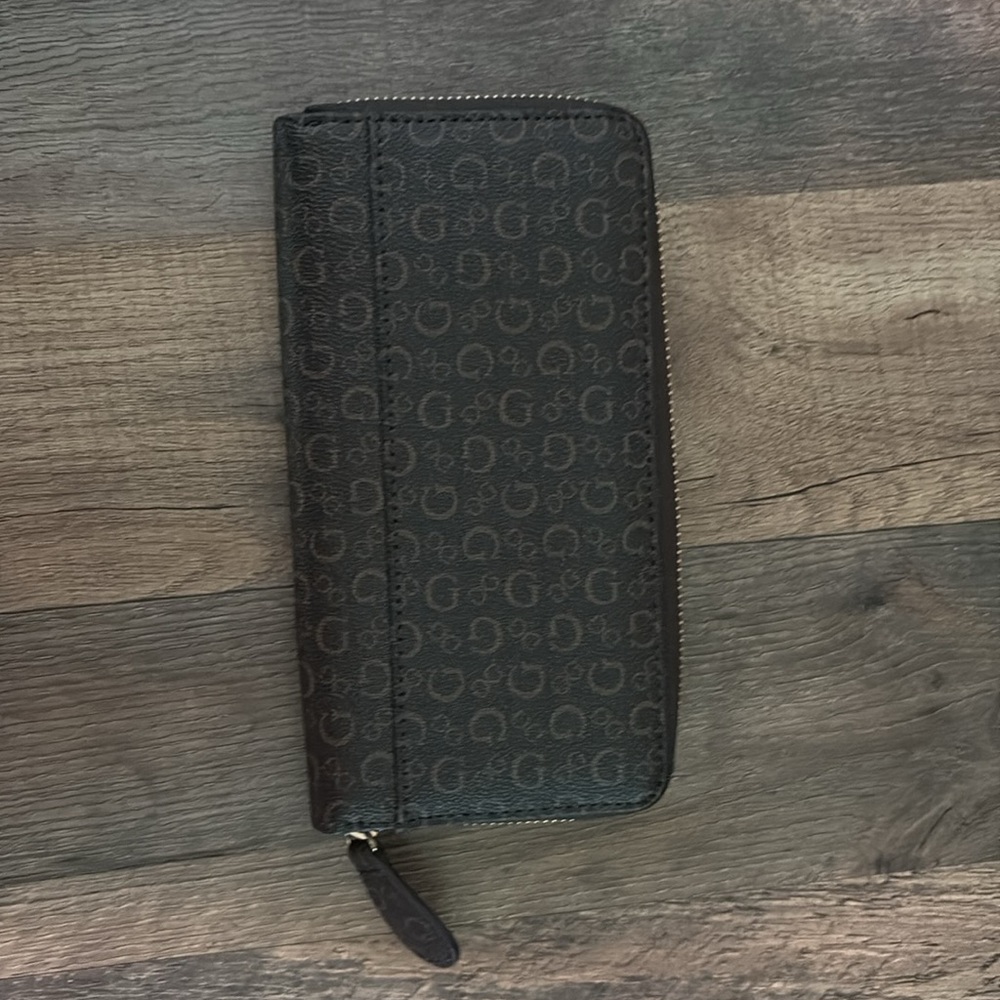 GUESS Wallet - Picture 2 of 6